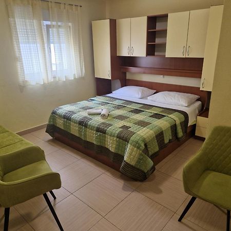 Villa Grgo Apartments Tučepi Buitenkant foto