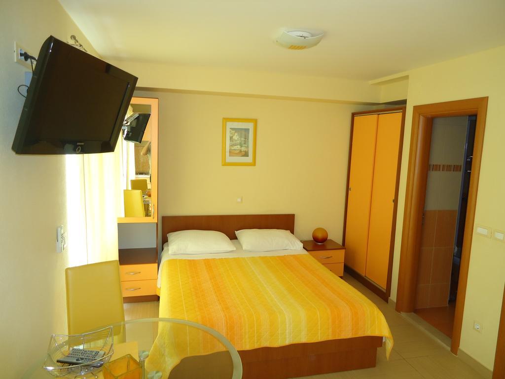 Villa Grgo Apartments Tučepi Kamer foto