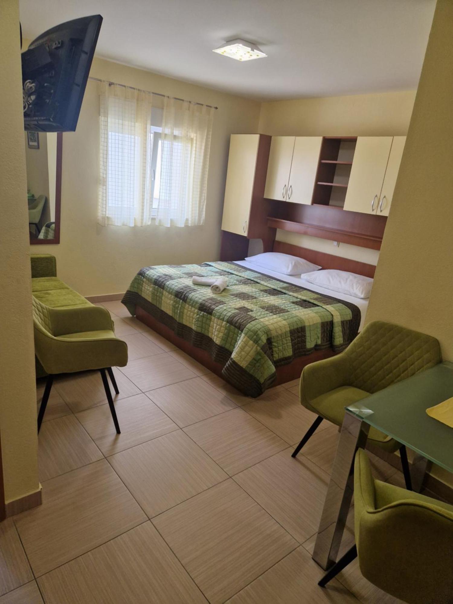 Villa Grgo Apartments Tučepi Buitenkant foto