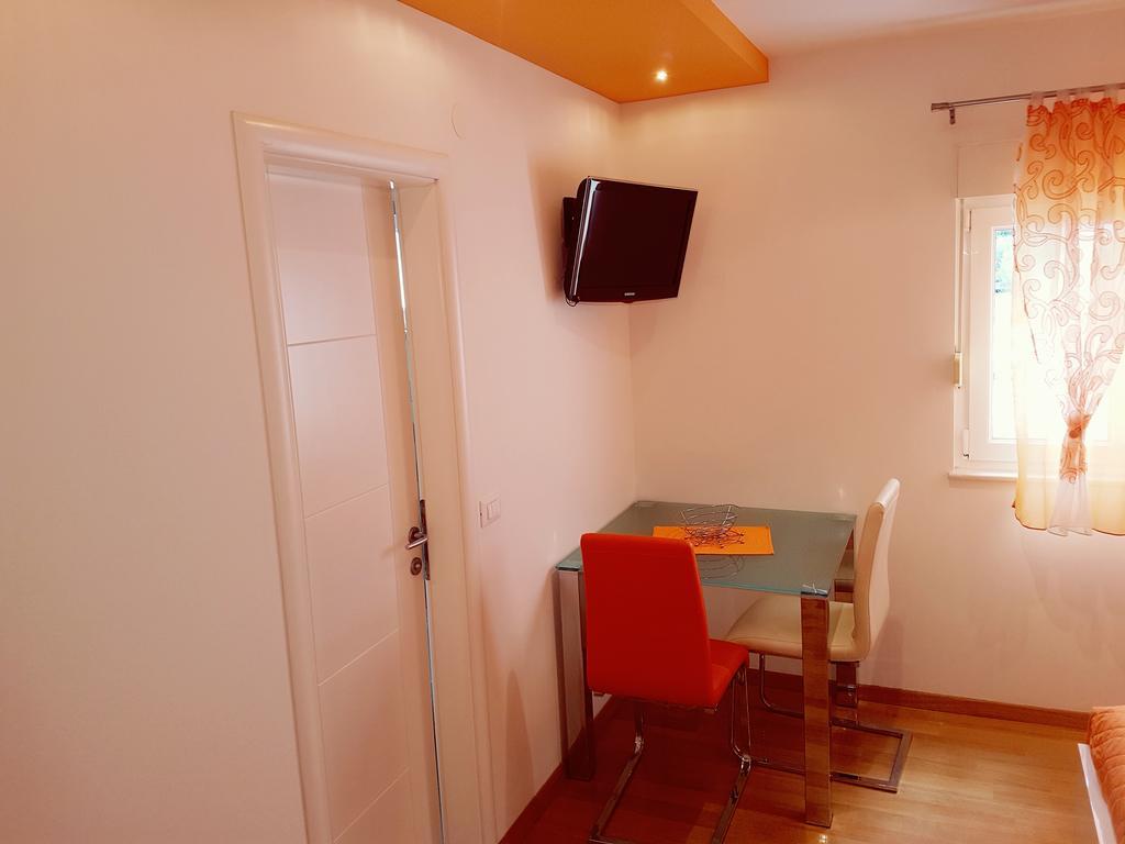 Villa Grgo Apartments Tučepi Buitenkant foto